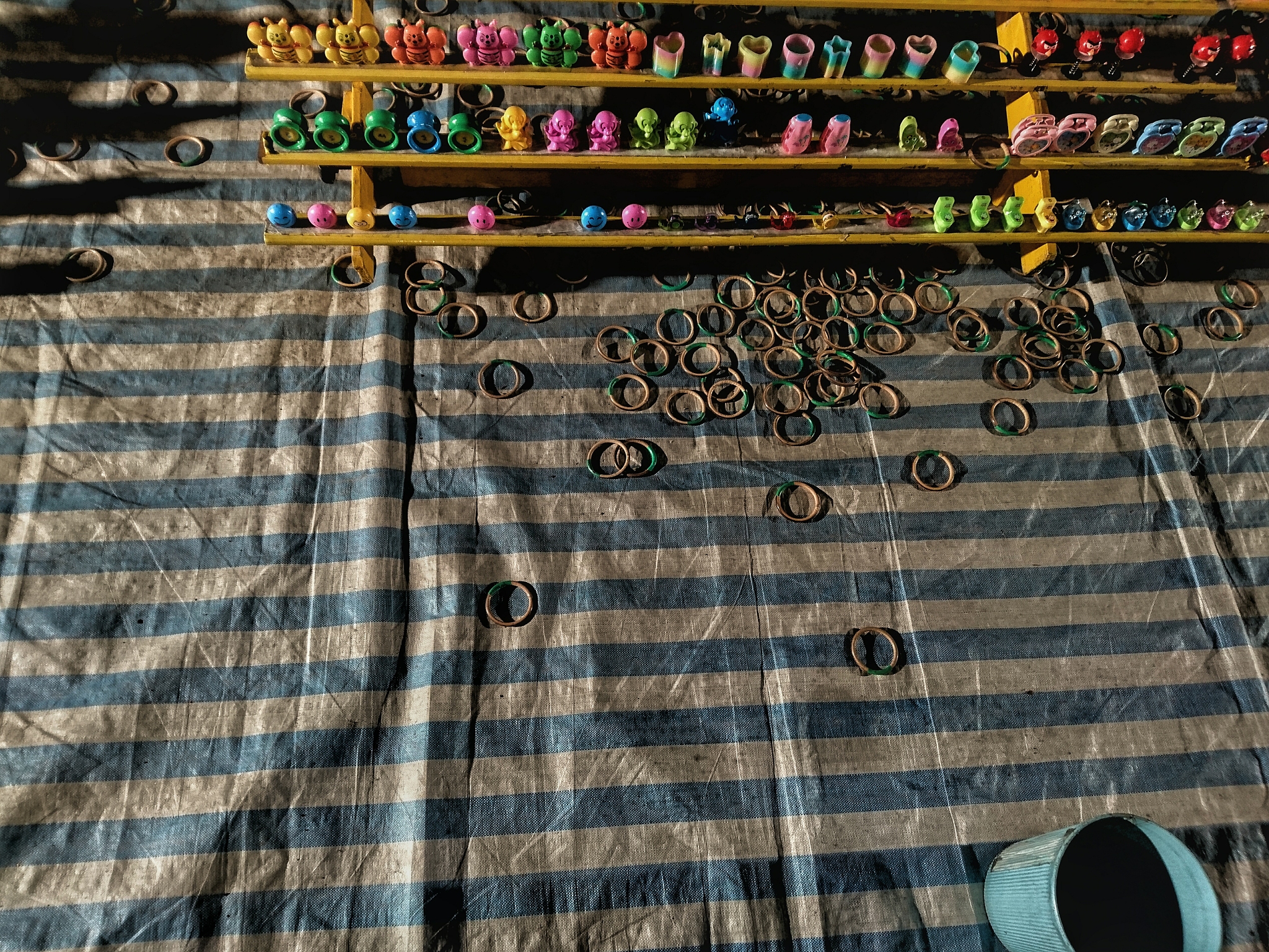 玩家可以自由选择人物角色进行战斗利用自己独特的技能与敌人展开激烈的厮杀带您畅享杀戮盛宴组团打怪积累经验还有机会获得极品装备增加战斗力创造属于自己的传奇