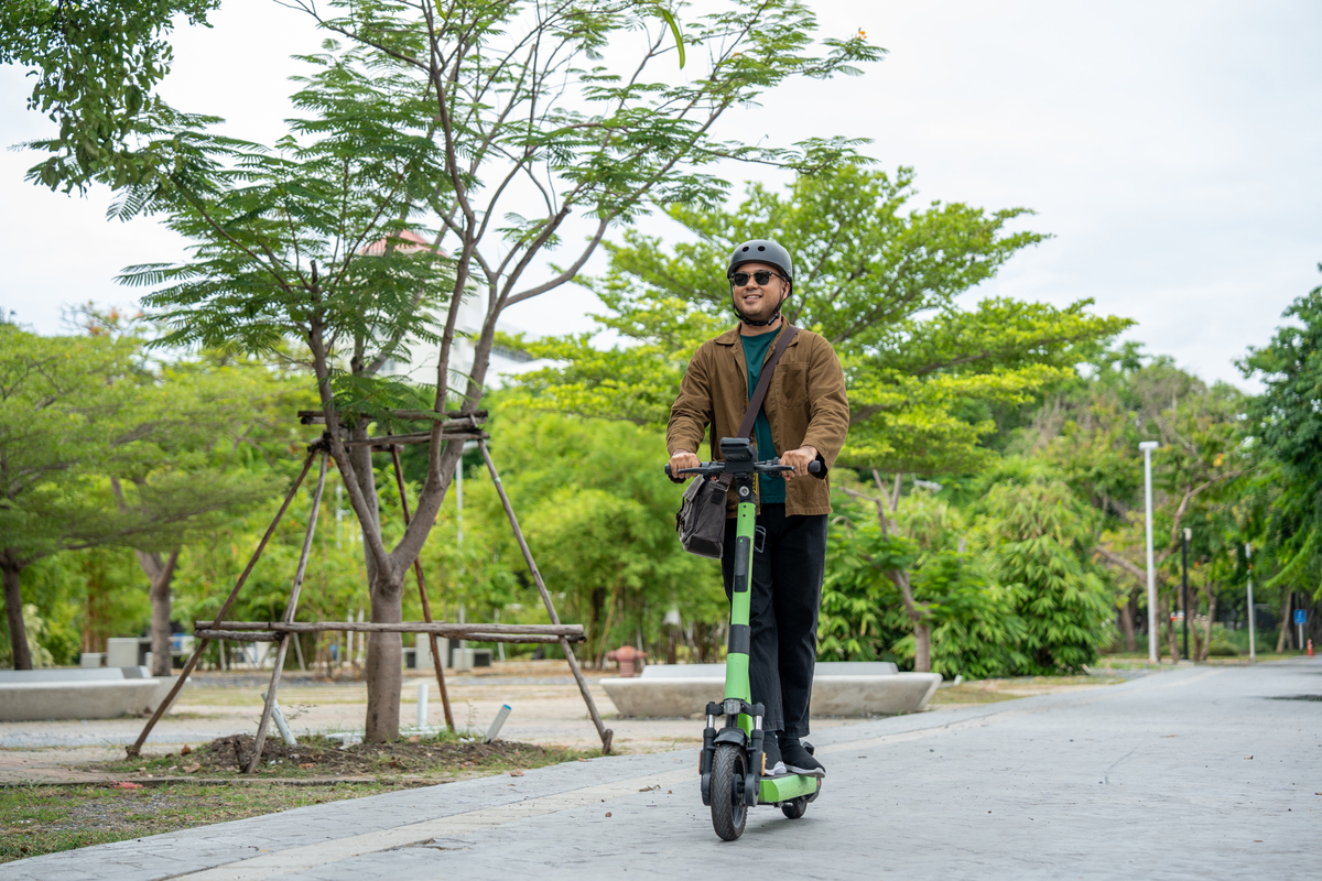 电动滑板车店铺拓展经营：销售哪些产品更赚钱？