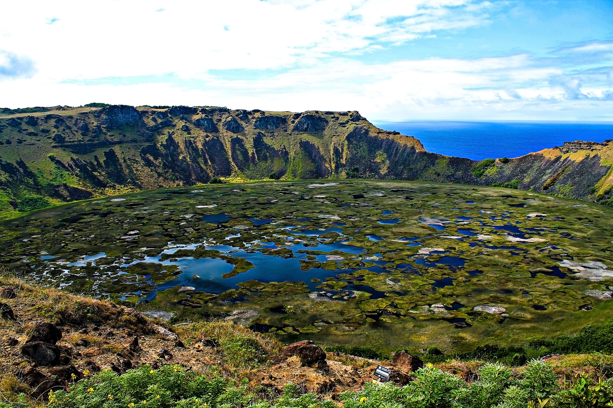 the crater of rano kao