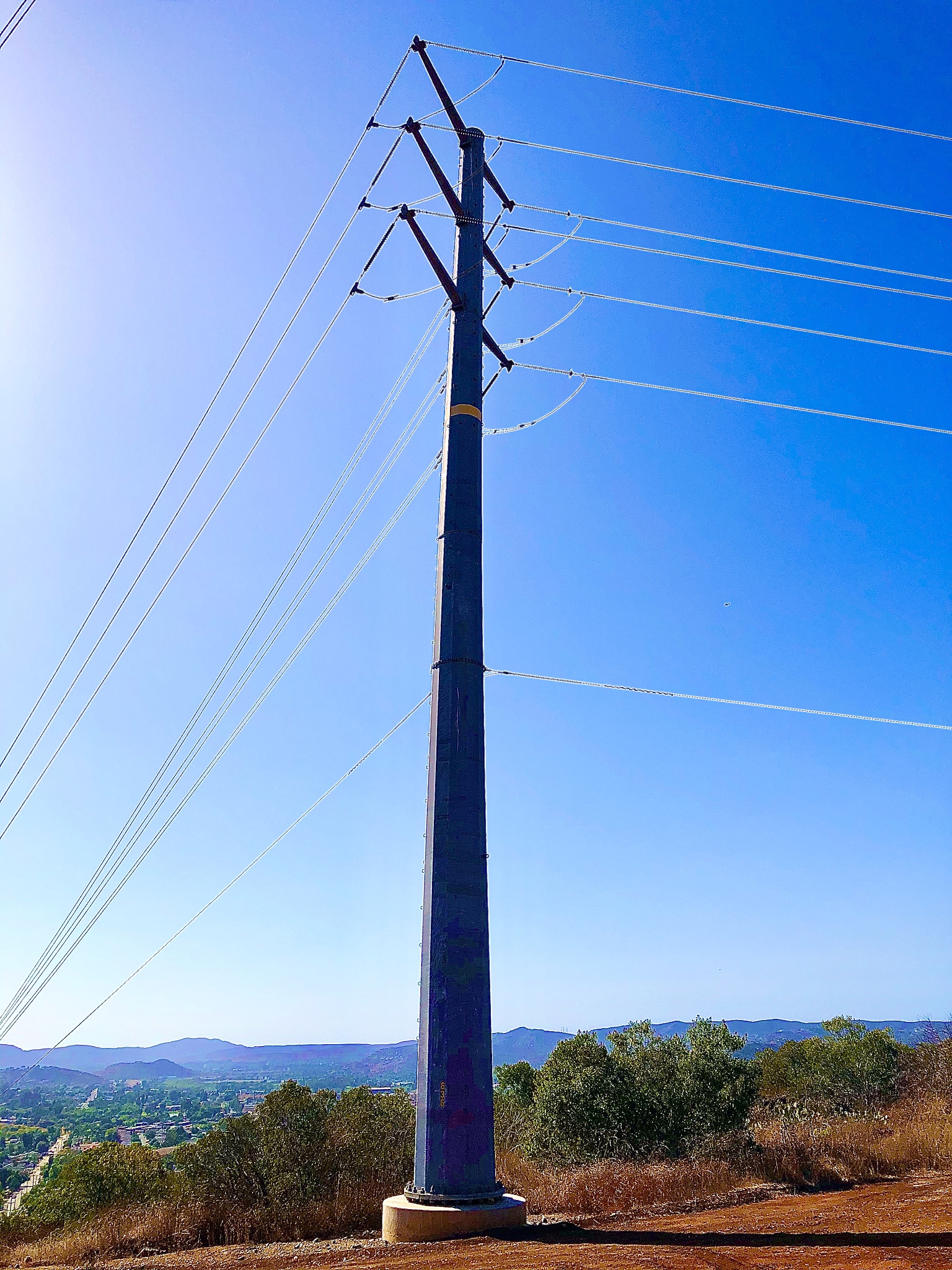 电杆P350-15米, 4基：电力传输的坚实支柱