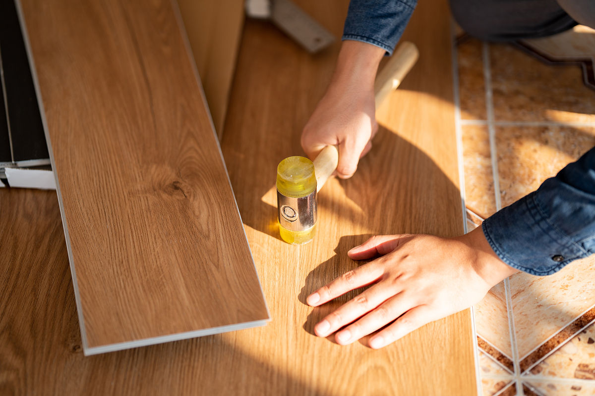 扮演一名职场领域博主写篇1000字‘家居装修保养：如何进行家居装修保养‘’的文章