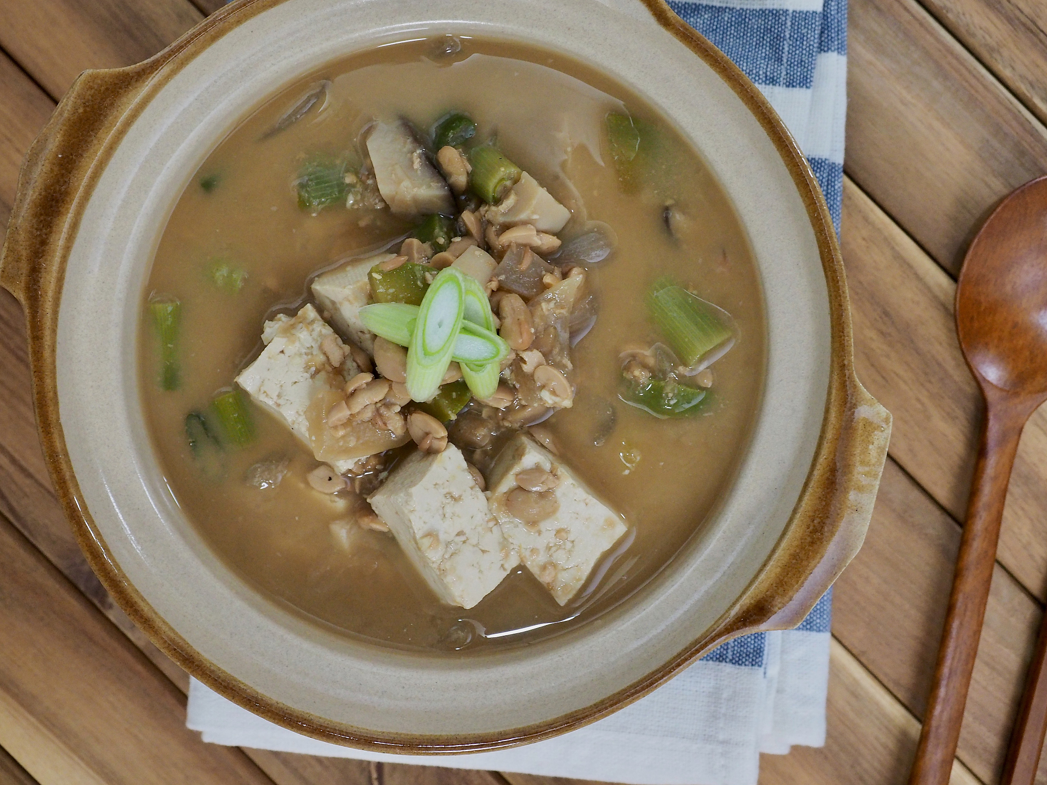 请帮我写1篇650字的博客文章主题是：鳕鱼炖豆腐的做法
