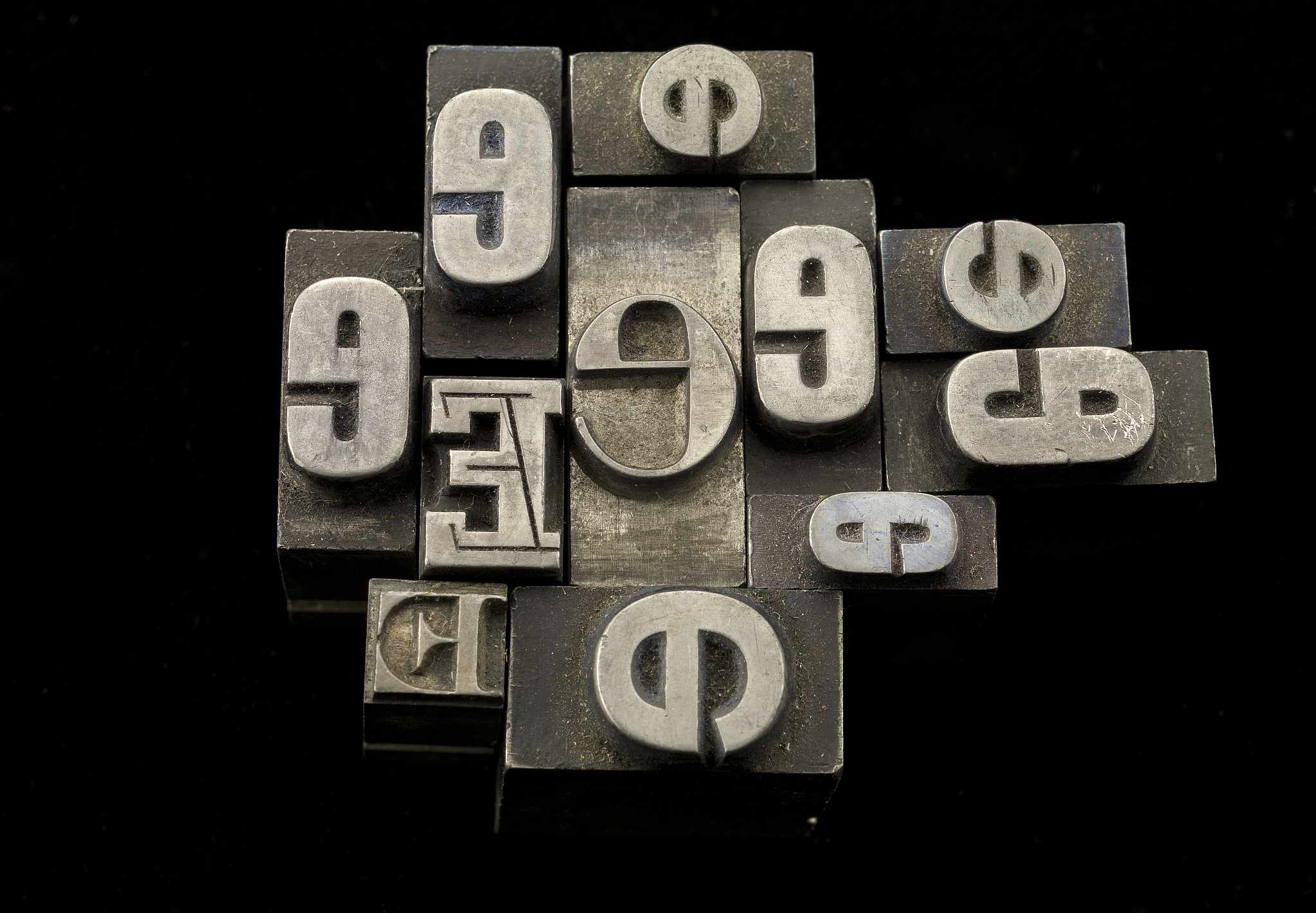 英文字母<strong>e</strong>,黑色背景,凸版印刷,机会,铁船,字母,水平画幅,墨水,性格