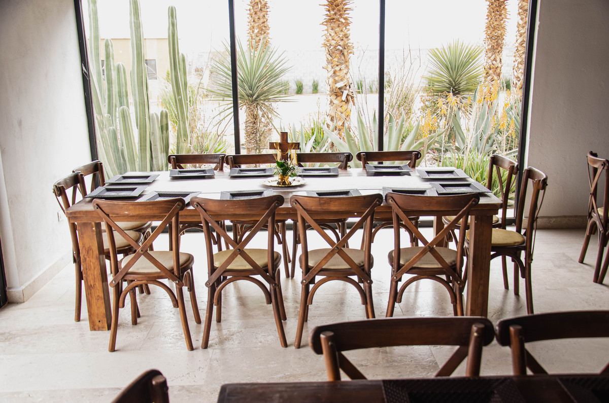 实木短腿餐桌多少钱？2023年最新价格及选购指南