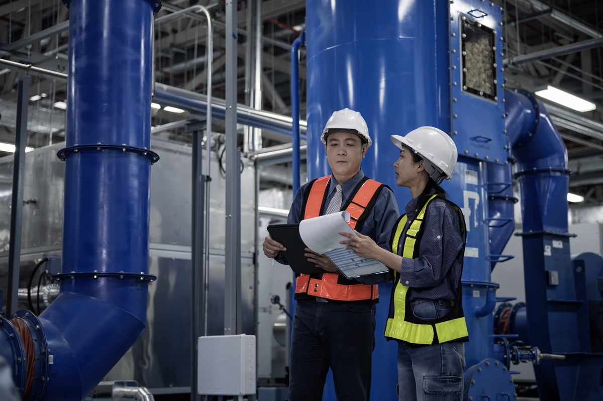 写一段振华重工的参观游记