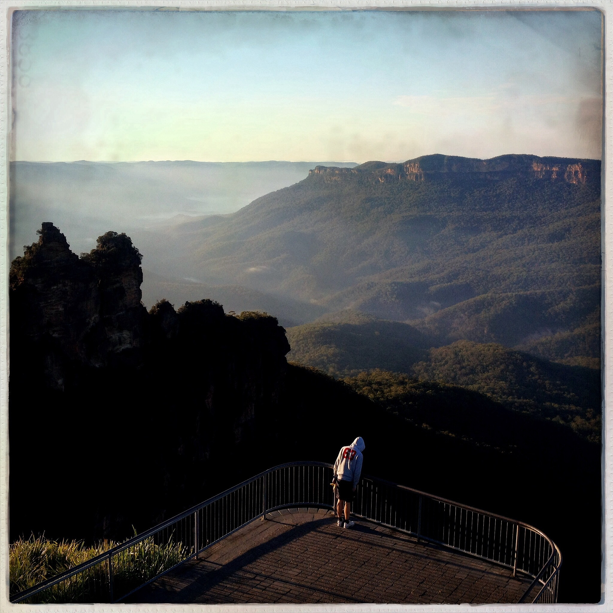 水平井生产测井解释难点对策：结合其他地质资料综合解释