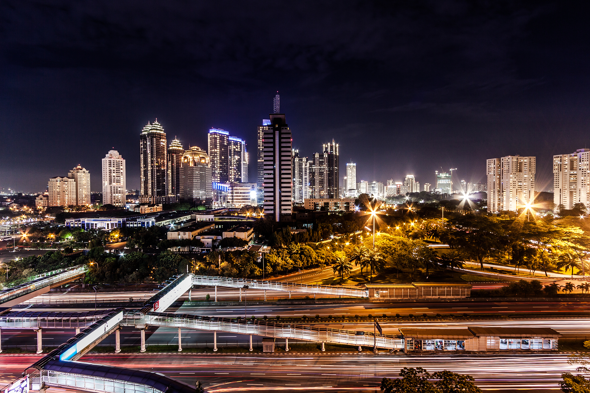什么情况下需要用快门优先模式拍摄帮我用200字详细描述