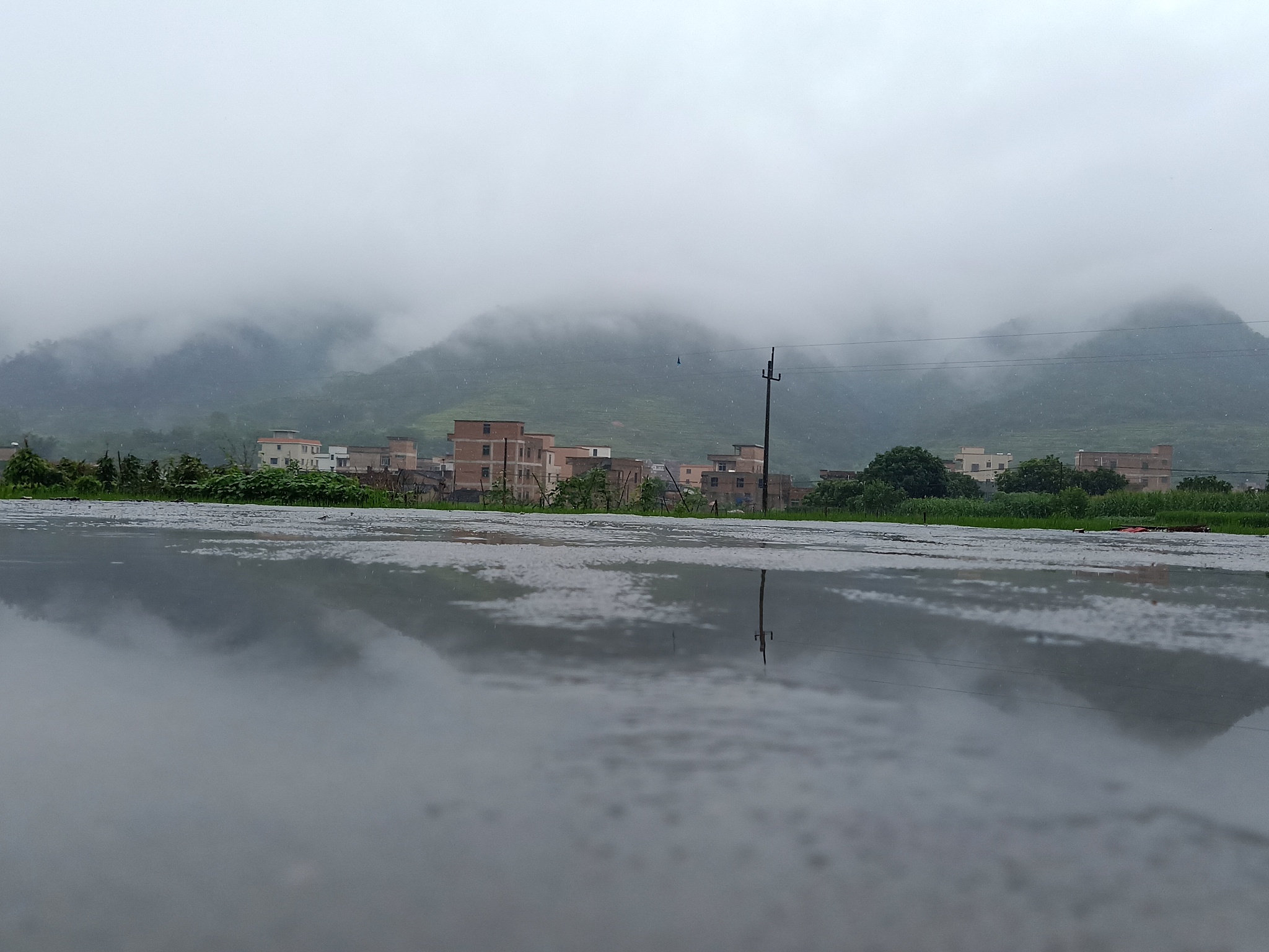 请根据中国湖南省永州市蓝山县的今日实时天气对中小学生进行安全提示要求文字要有趣味性