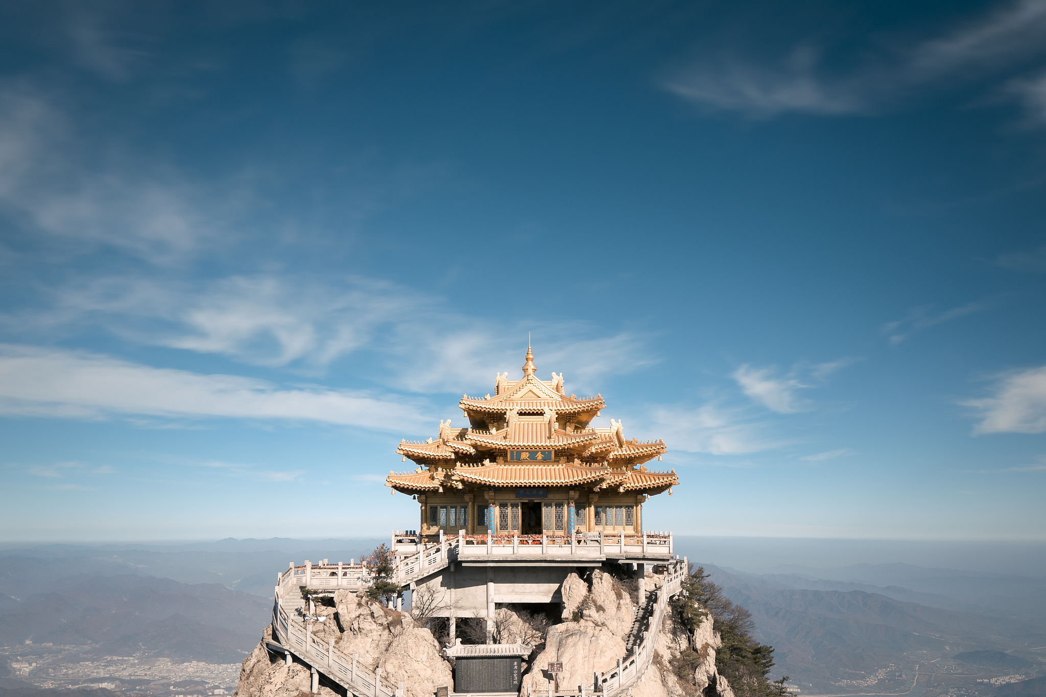 请从章、节、目三个层次给论文《洛阳市旅游业发展现状及对策研究》写一个目录