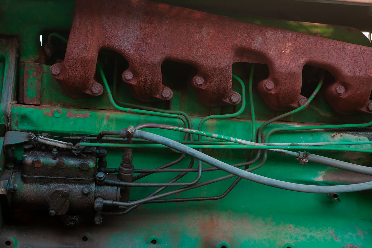 拖拉机漏油？如何修复损坏的密封件？