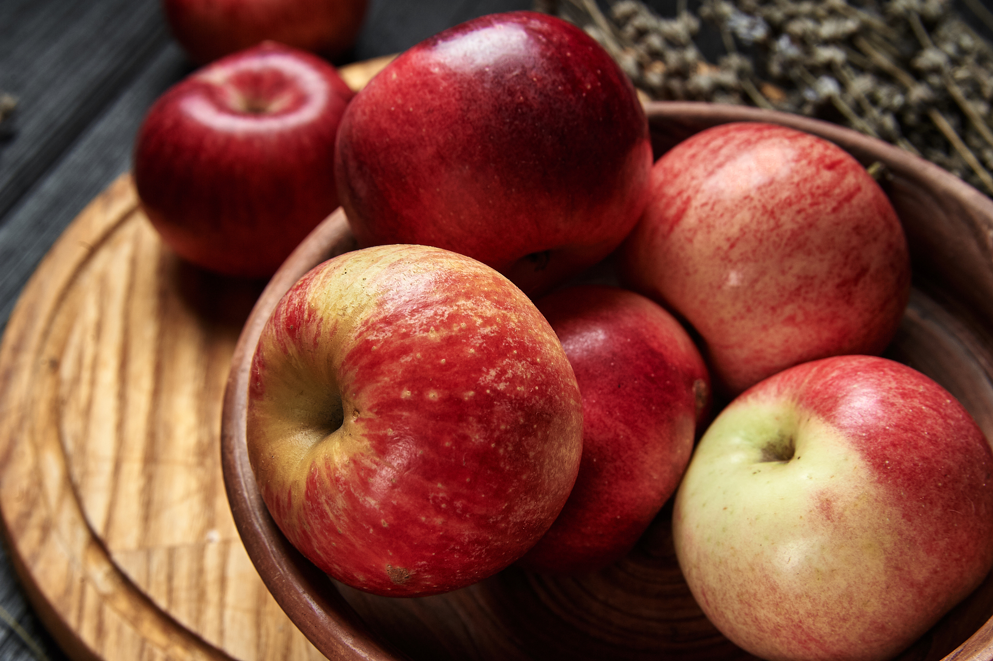 花牛苹果：辽宁特产，口感爽脆，包装设计独特