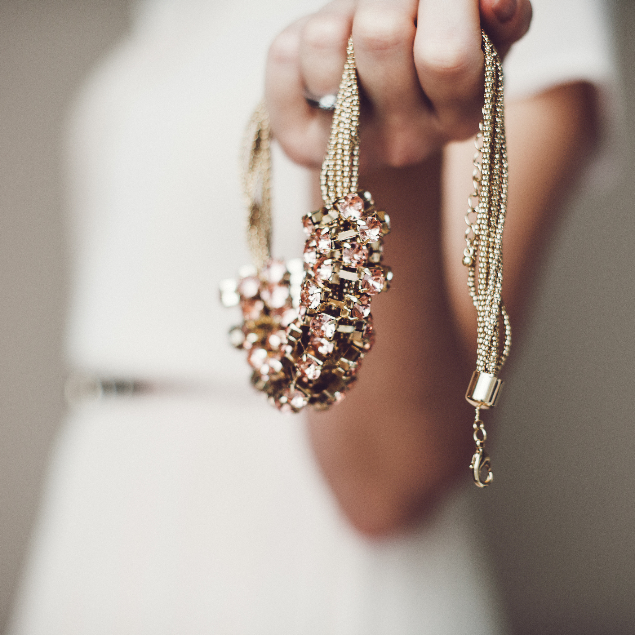 日常时尚珠宝：简约优雅，适合日常穿搭