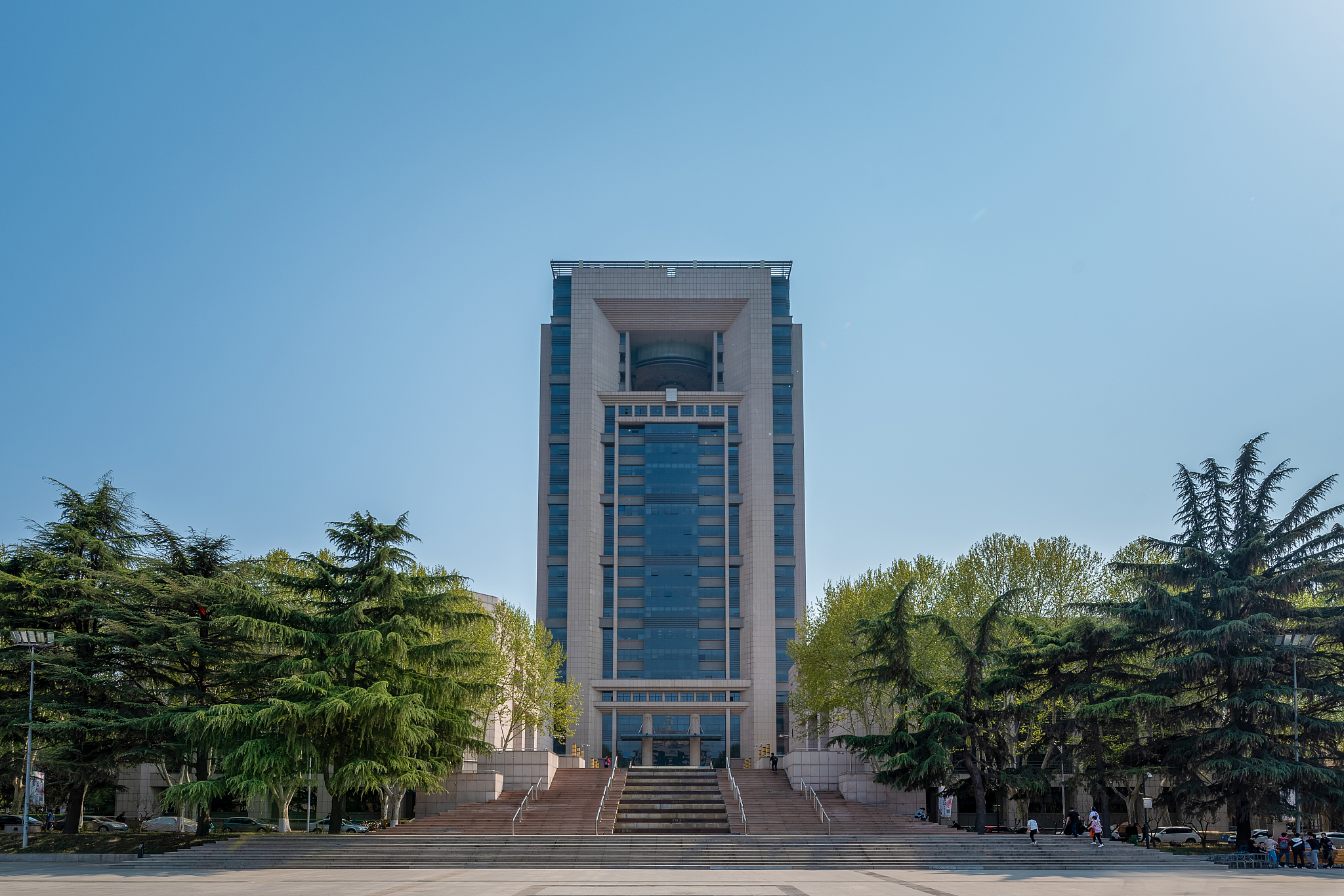 西安交通大学物理学基地班就业前景分析：未来发展潜力巨大