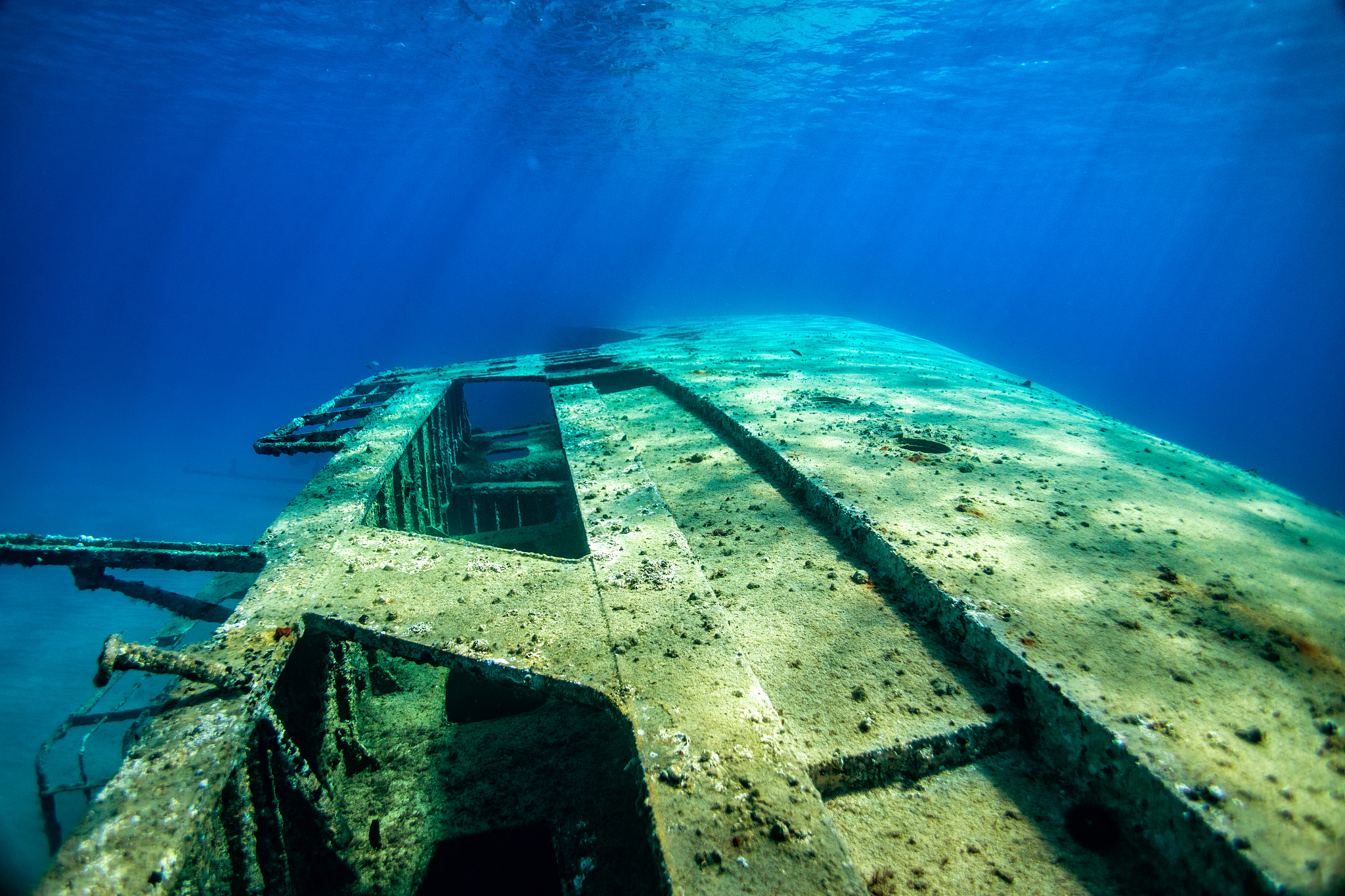 shipwreck underwater photo