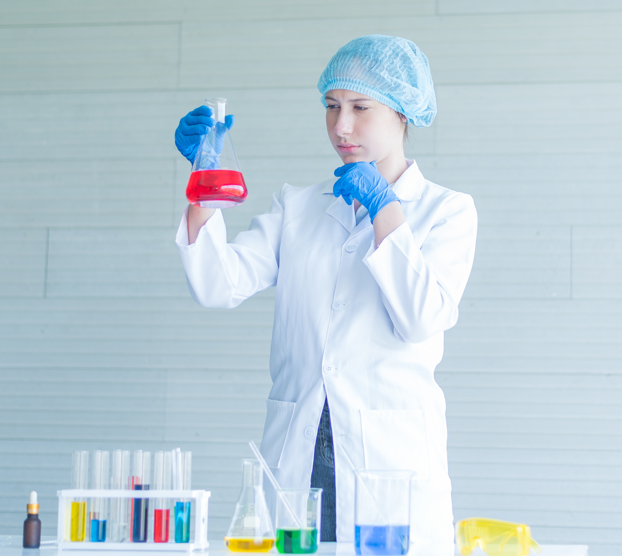 化学实验事故：女老师身体变水，惊险瞬间！