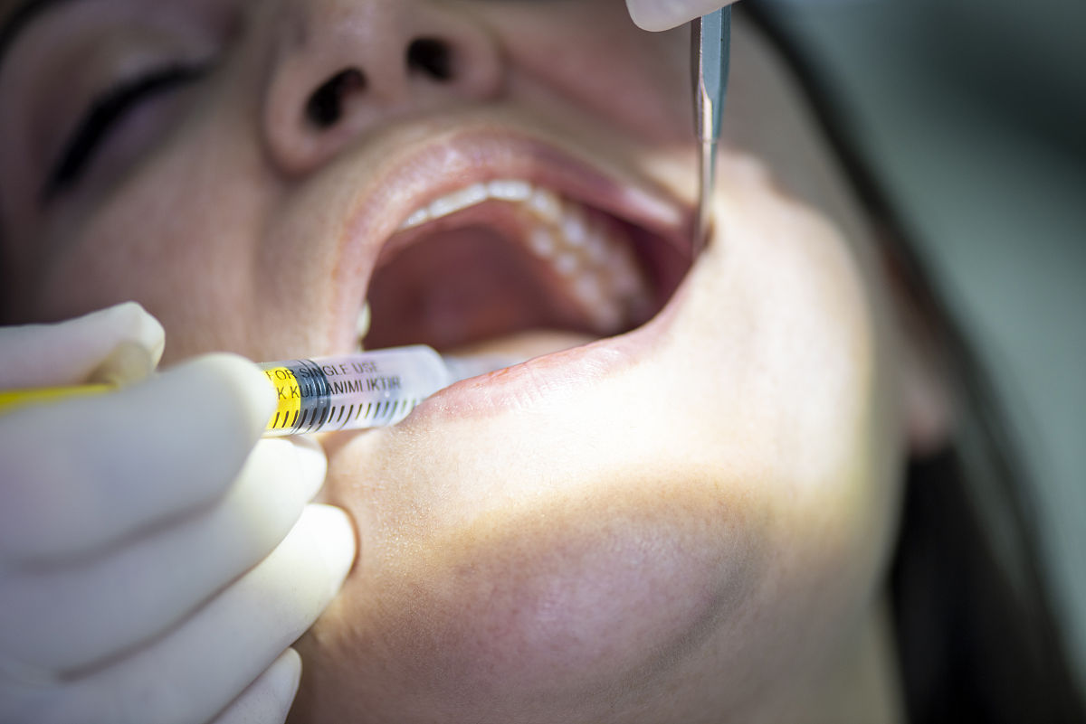 牙龈肿痛怎么处理