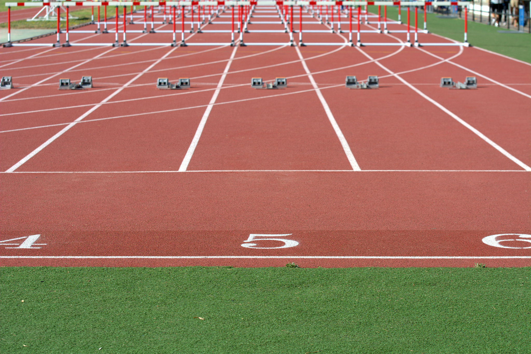 400米操场：200米起点弧线为何不与3000/5000米起点相切？