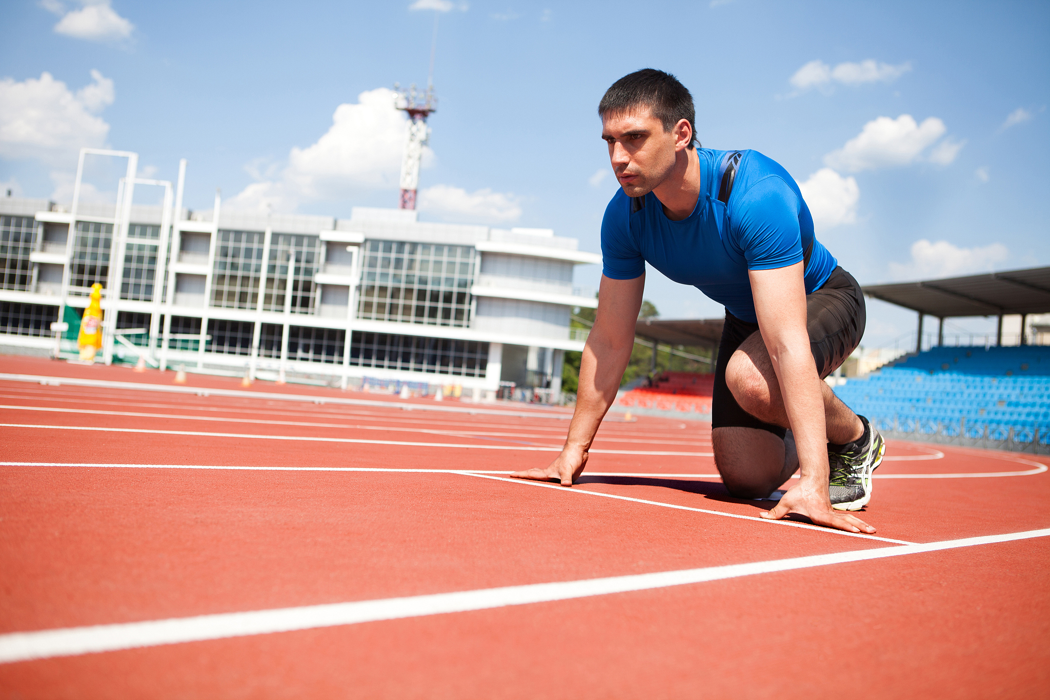 早上100米比赛备战指南：热身、训练、饮食全攻略