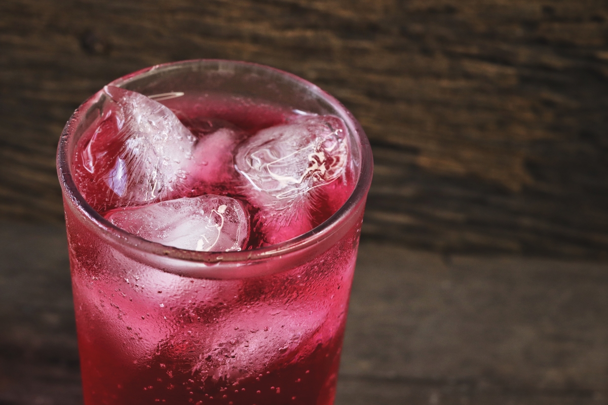 杨梅葡萄冰饮的做法：夏日消暑的甜蜜选择