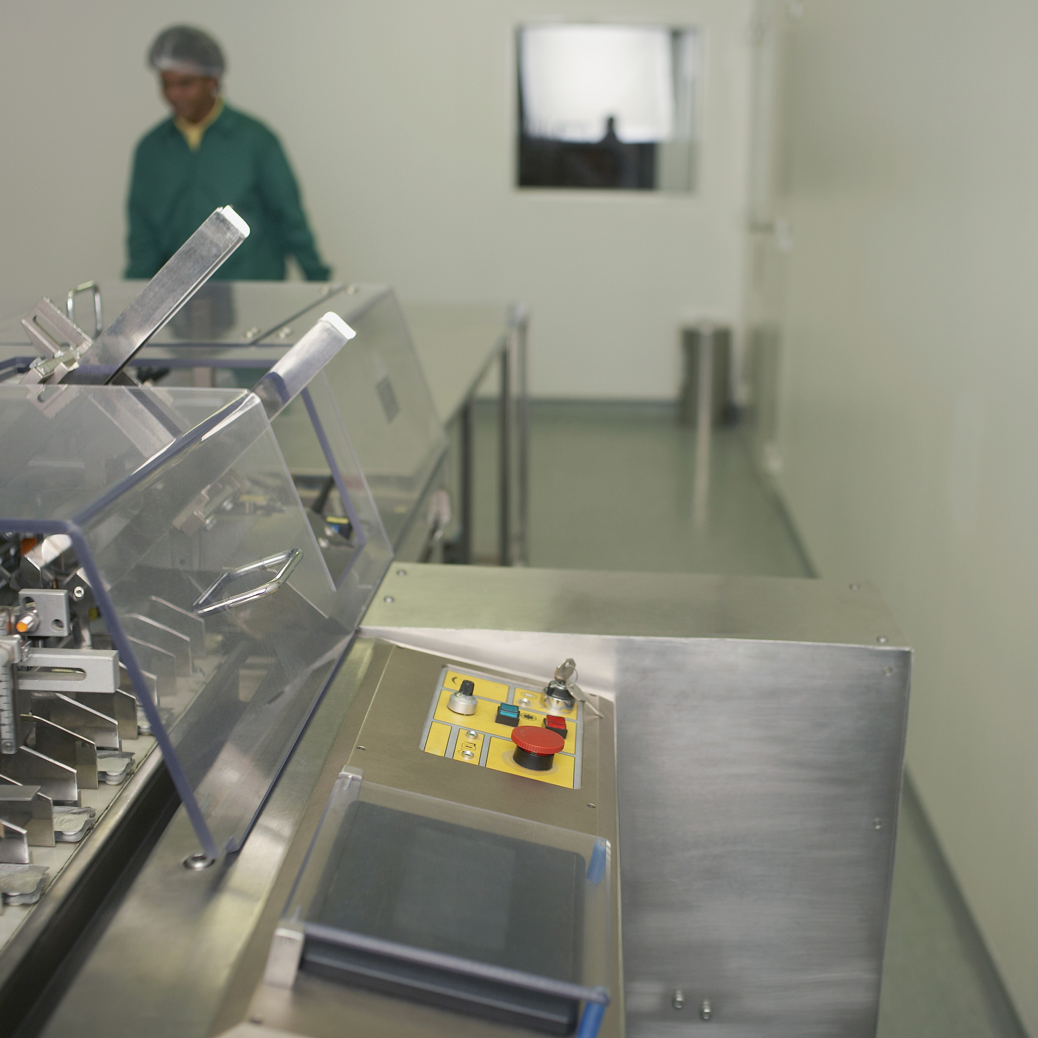 写一个传统禽病诊断方法和禽病快速检测设备的对比性的视频脚本