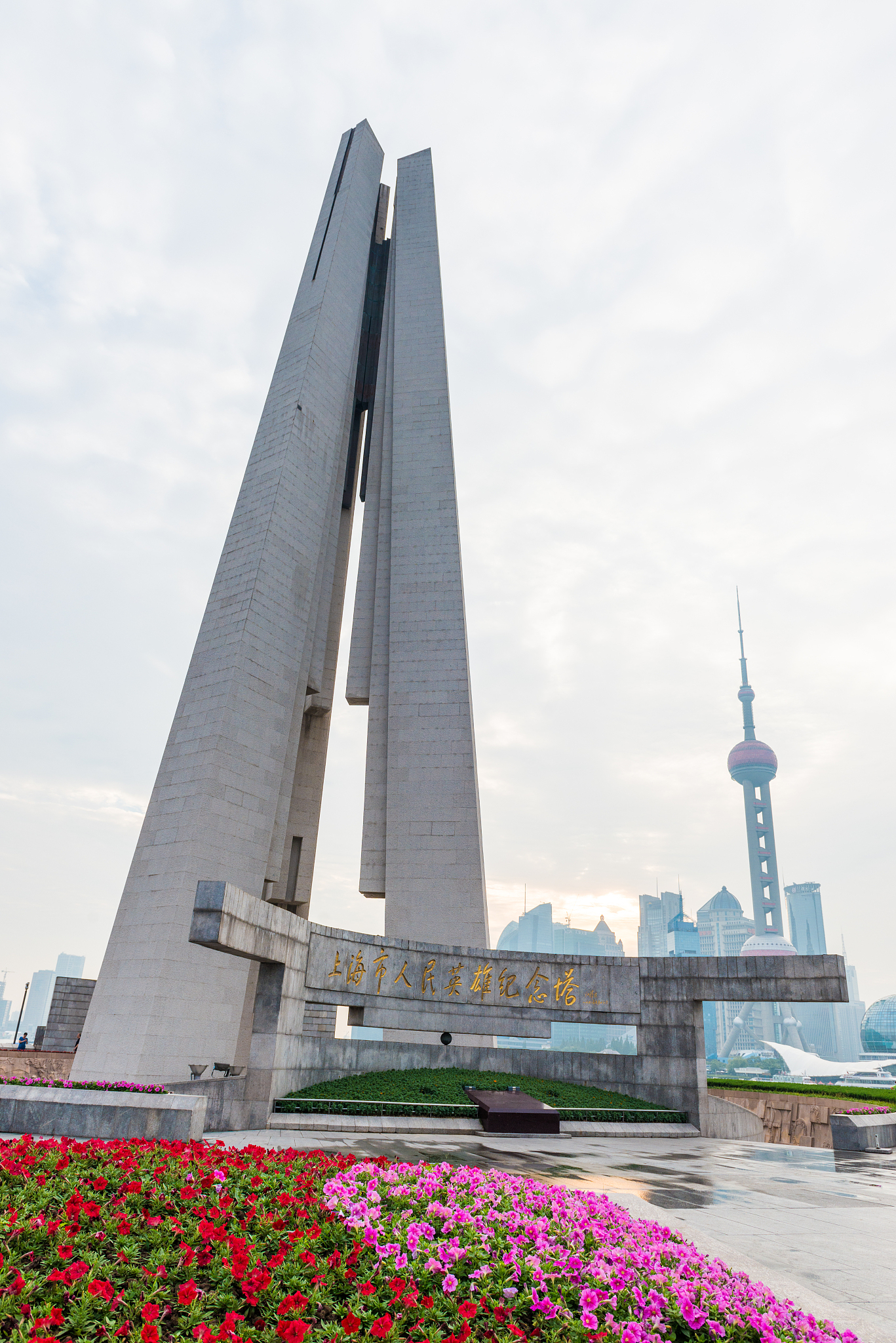 the people's heroes monument buildings in shanghai