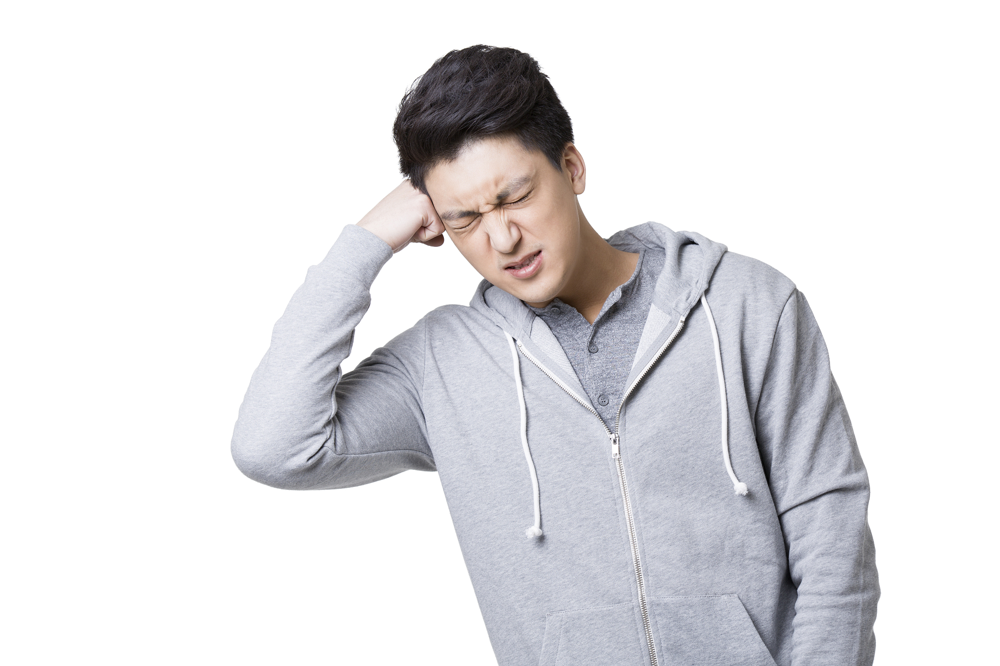 示例：
原句：肝阳上亢：兼见头胀痛，目眩，心烦易怒，面赤口苦，舌红，苔黄，脉弦数。
修改后：肝的阳气亢进：头胀痛，眼花，心烦易怒，脸红，舌红，舌苔黄，脉弦数。
请模仿以上示例，写出以下句子修改后的结果。
原句：肾精不足：头痛兼头晕耳鸣，腰膝酸软，神疲乏力，遗精，舌红，苔少，脉细无力。