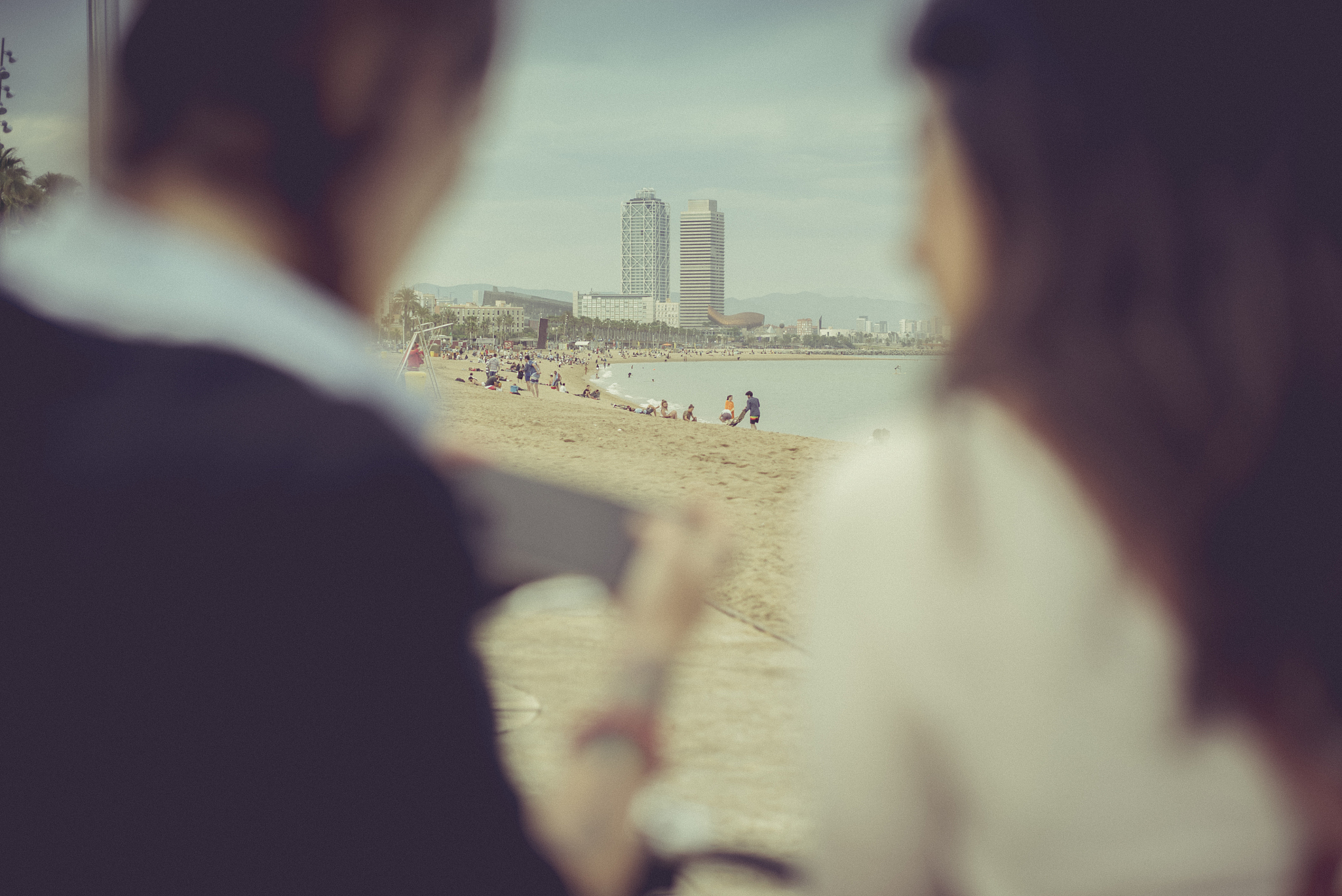 以喜欢一个人是一种什么感觉我现在真的分不清了为题写一篇1200字文章重新编写标题