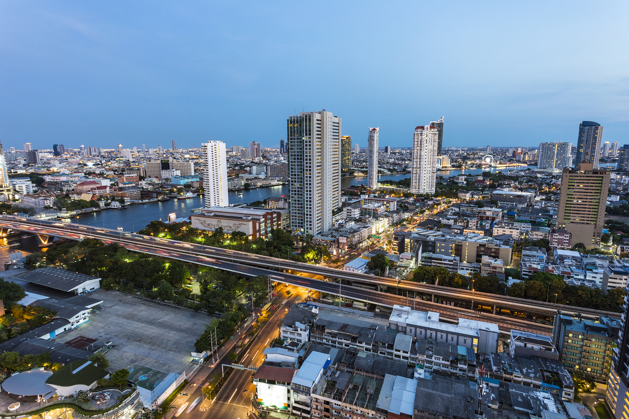 the bangkok skyline during the night