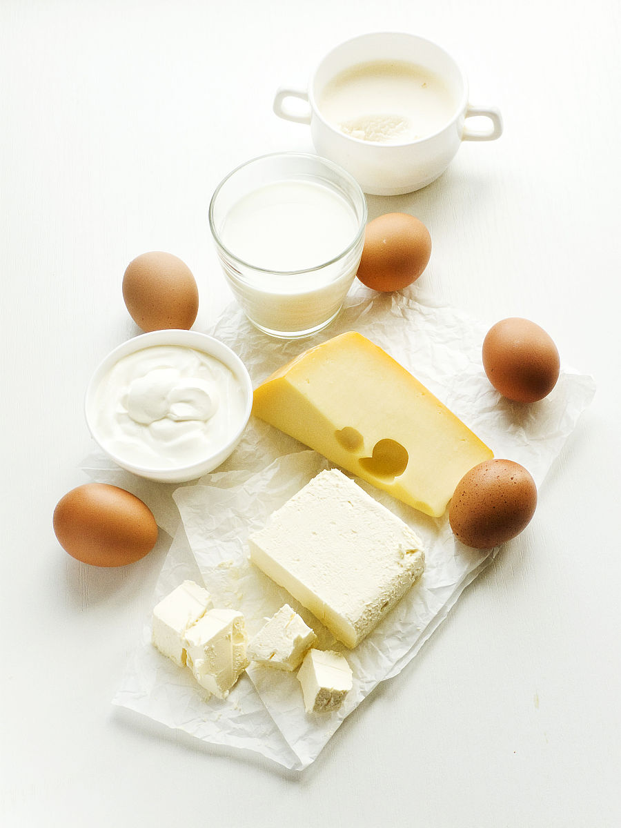 一位高级食品化学化学教师请提出一个乳品相关的食品化学热点问题