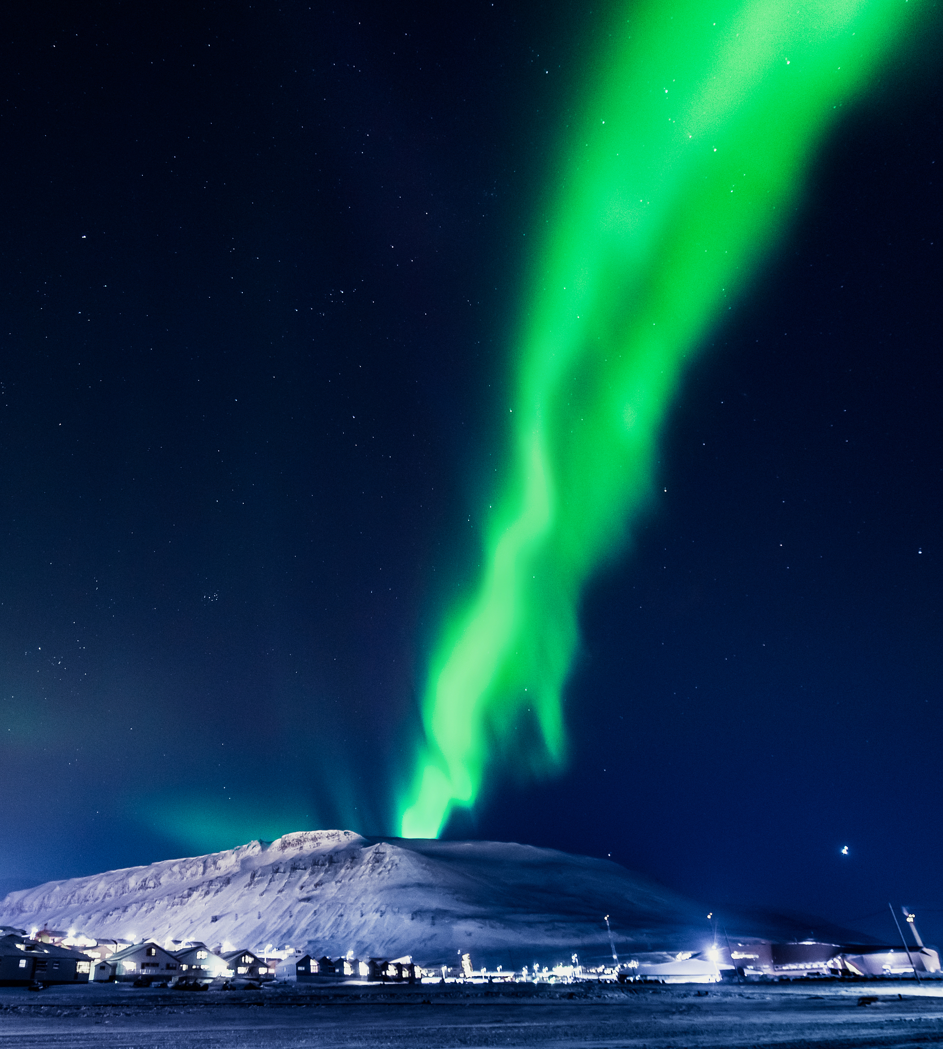 Aurora 的含义：极光的英文名称