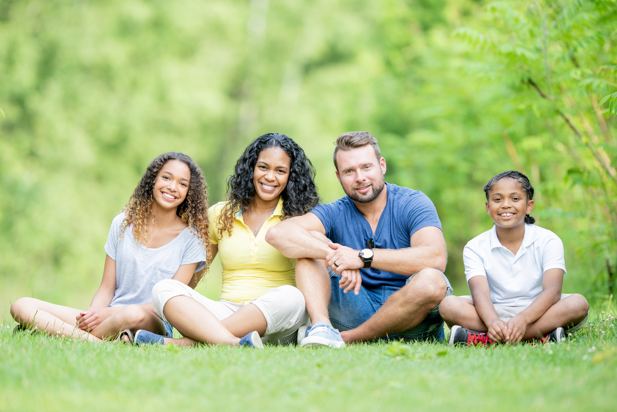 写一篇为什么花时间与家人和朋友在一起是生活中最重要的事情