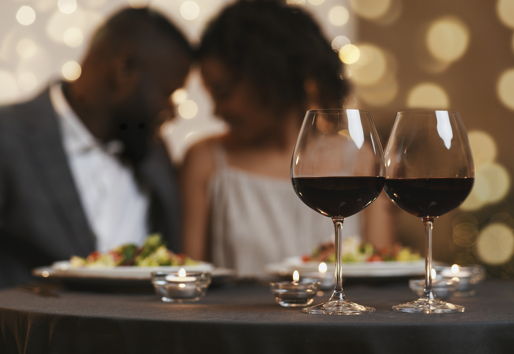 以红酒如同一种情感的维系。它的味道如同一份深情的陪伴。它的香气如同一种浪漫的想象。每一次都是对爱情的表达。为标题的短视频文案 不少于150字