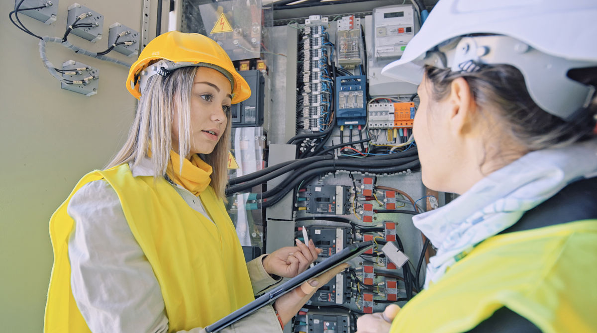 学习浙江‘千万工程’经验案例：政府引导、创新实践、人才队伍建设与合作共赢