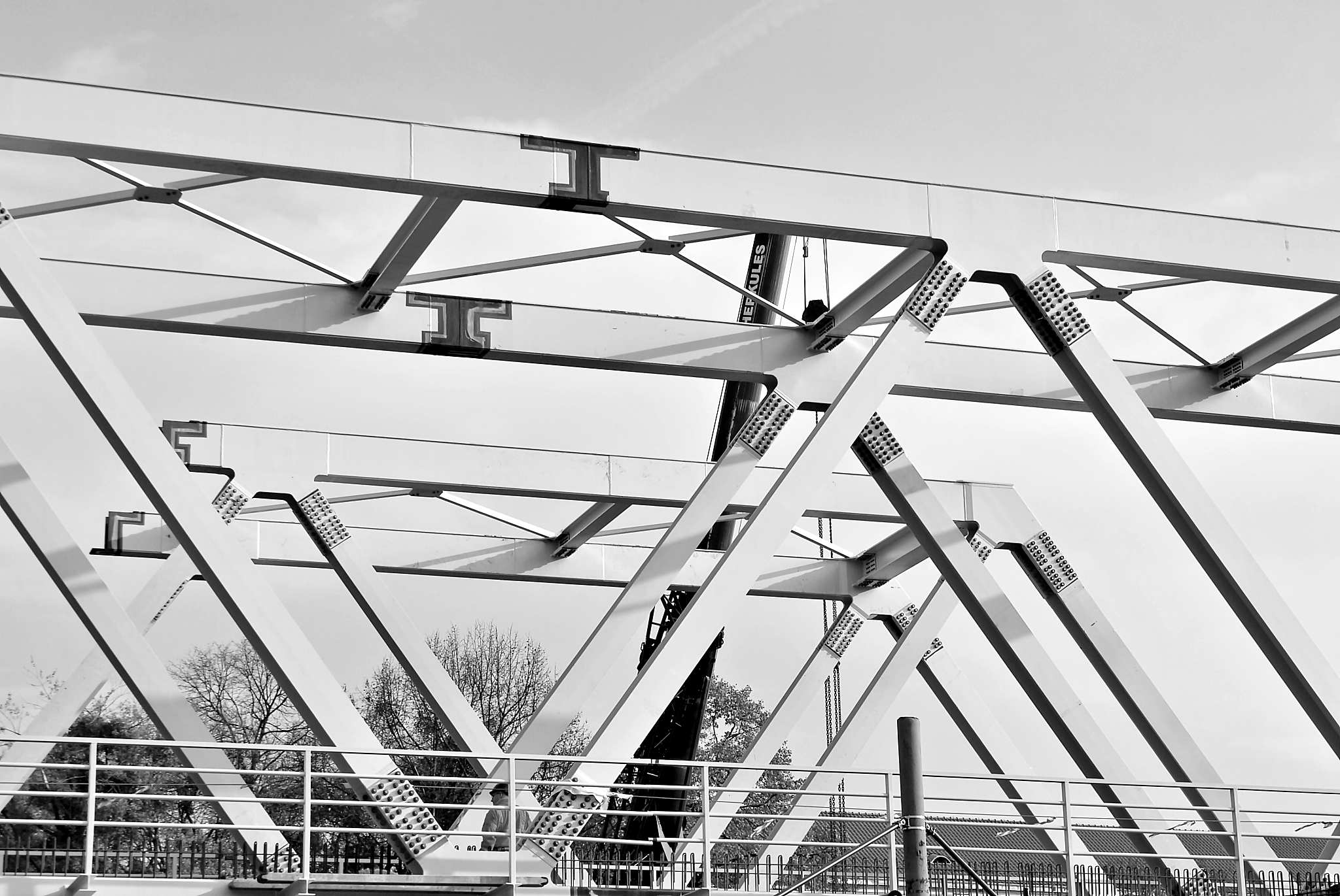 1000字观赏大学桥梁结构后的日记