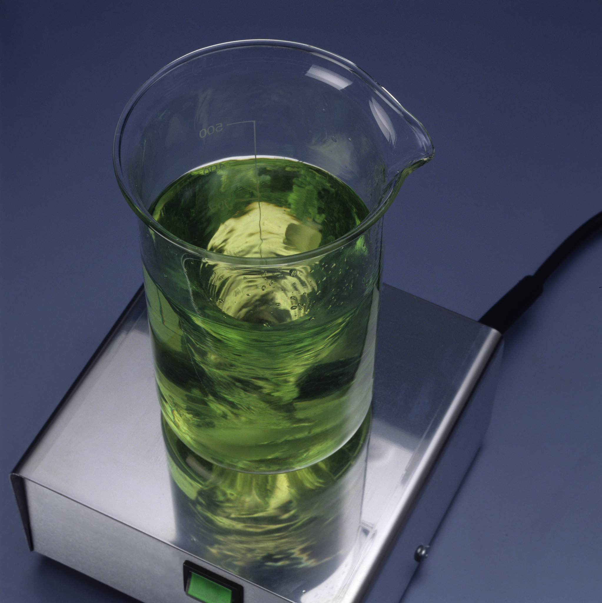 一个桶中有20L混合溶液其中尿素和水的比例是32比100 如果想把尿素和水的比例改为26比100还需要往混合液中加多少水？