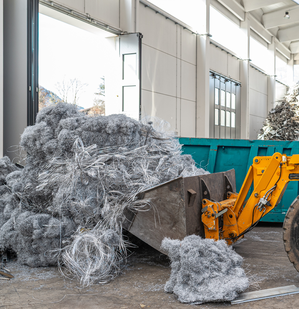 以房屋建筑垃圾粉碎装置的研发的研发为题目分别介绍该项目的技术点和创新点