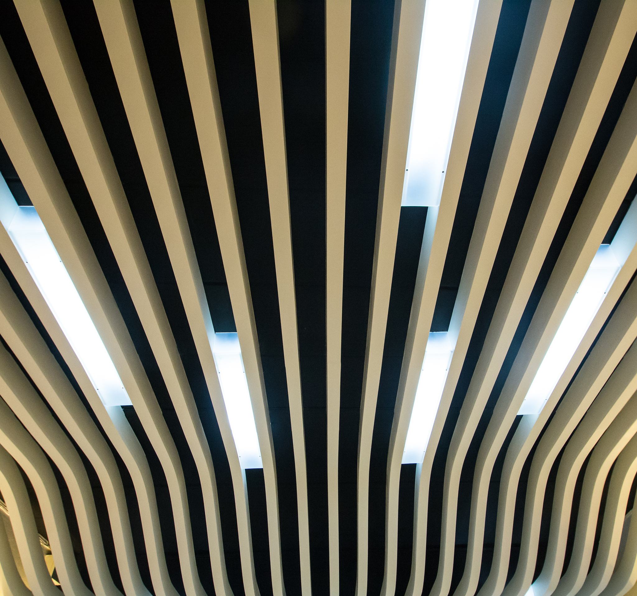 铝方通吊顶：建筑装饰材料中的明星产品