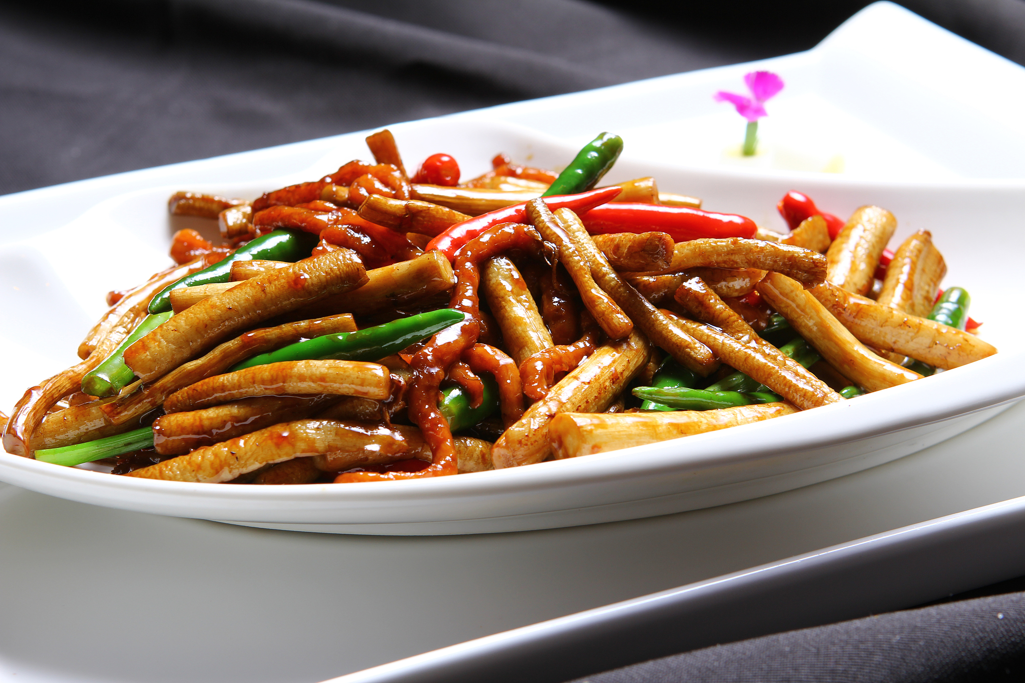 文字重复率不超30％的方式去简化以下文案：列举10个倡导少吃的四字语录