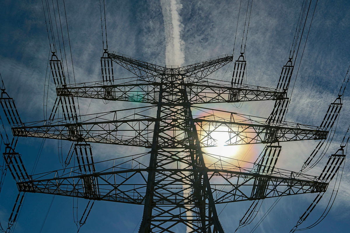 电线：科技进步、社会联系与学校文化的象征