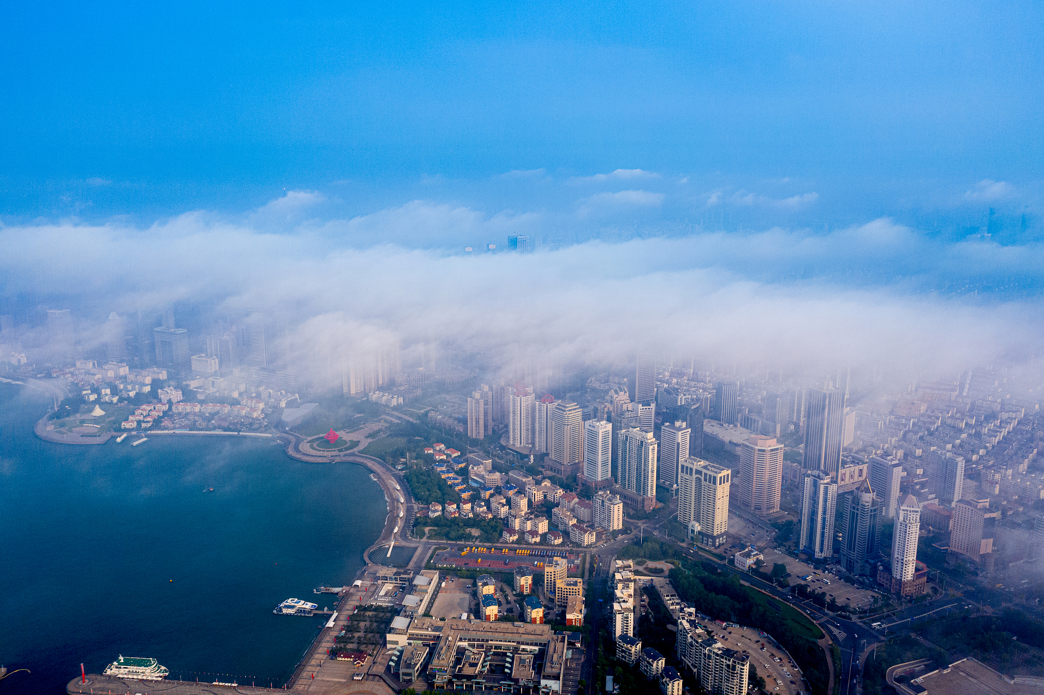 中国山东省青岛市市南区城市风光城市天际线
