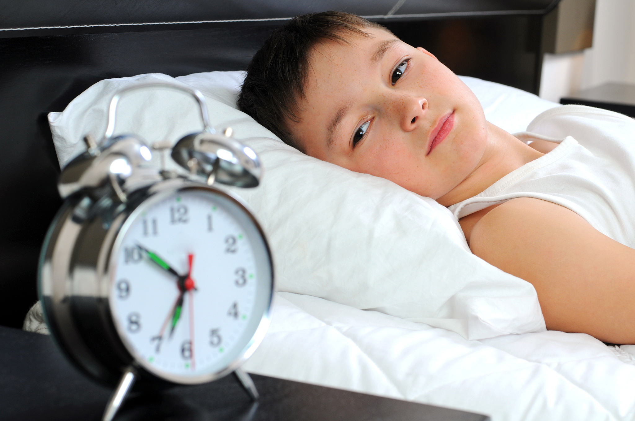 以早起的孩子比熬夜的孩子更可怕为标题写一篇给家长看的育儿文章字数为2000字左右