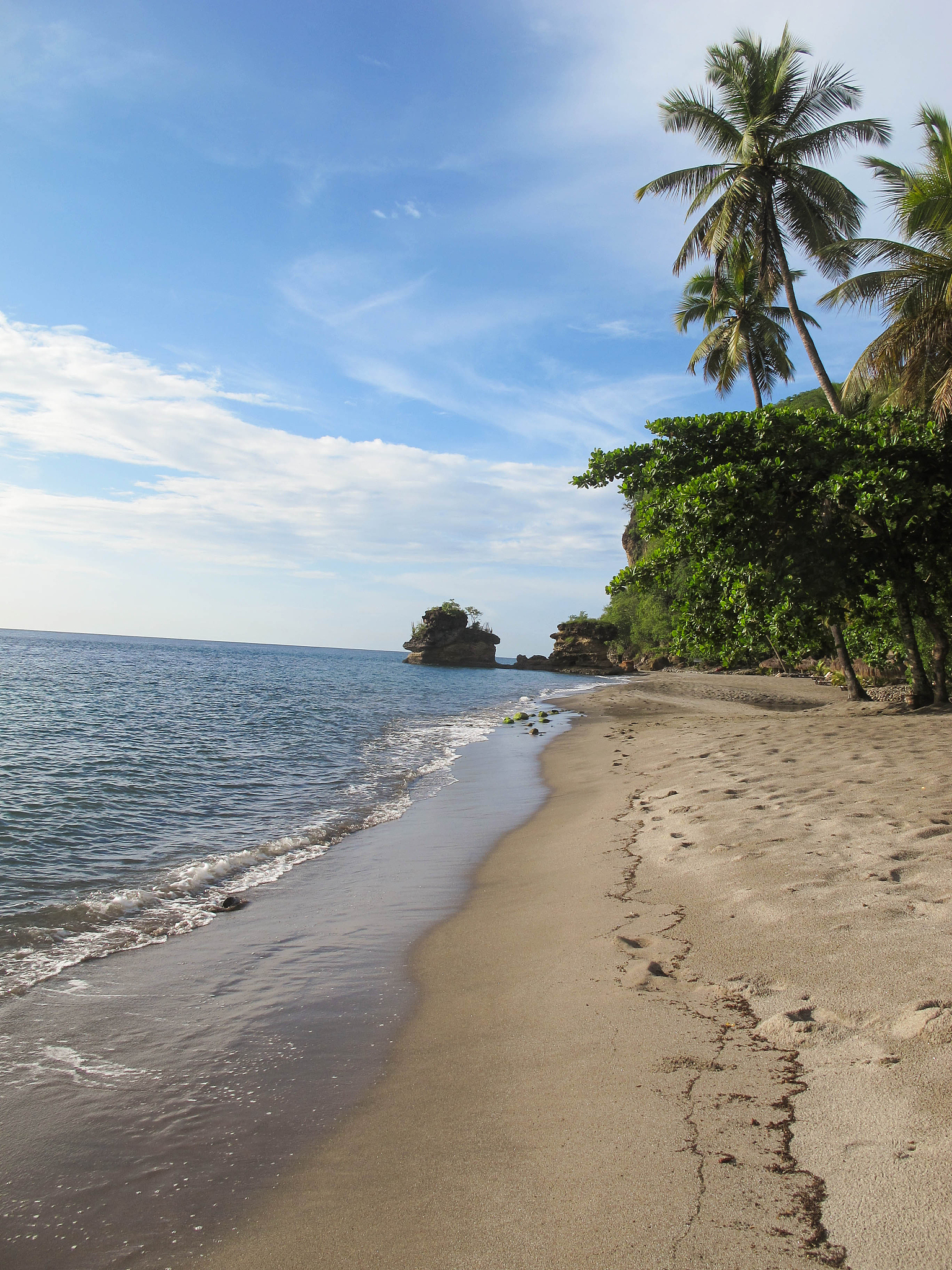 Cinta Itu Buta? Kenapa Mencintai Anime Dianggap Aneh?