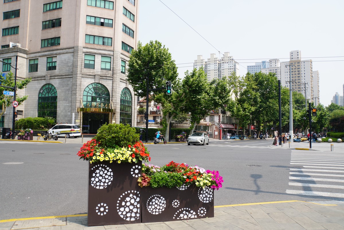 济南创高户外金属花箱：源头厂家，一站式服务，高颜值耐用，提升城市美观度