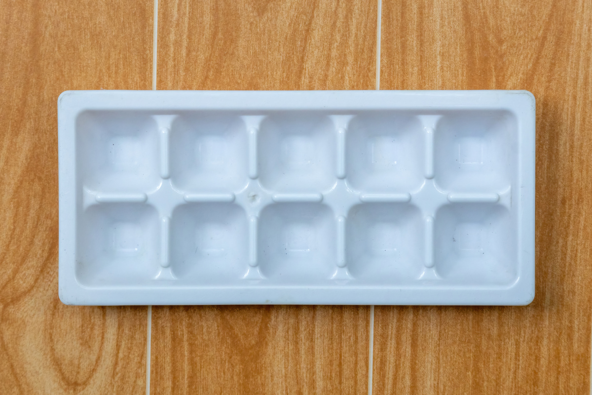 3层硅胶冰格模具 - 带盖家用冰箱速冻器