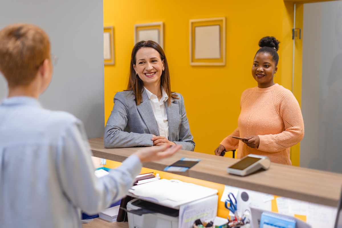 以Its beneficial to be a teacher为题写一篇200字的作文