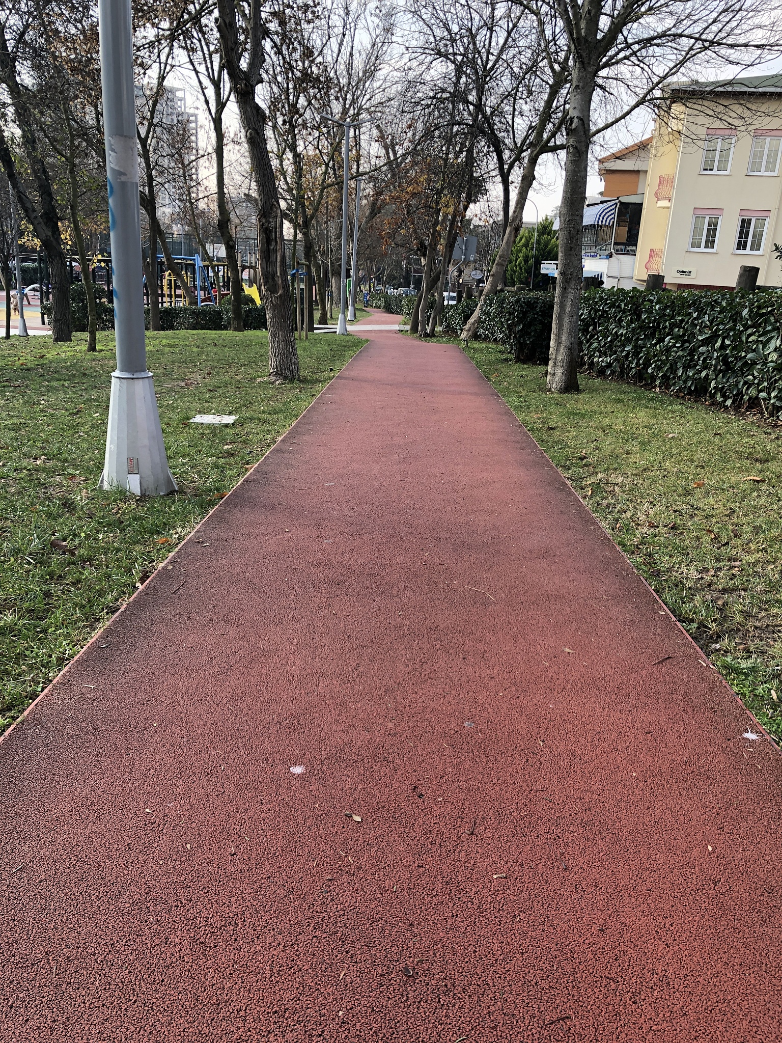 从2018年到2022年透水混凝土路面建设面积和高粘改性剂总需求量数据帮我用200字详细描述