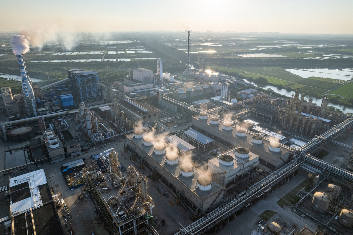 黑龙江省大庆市新型工业化转型：现状、路径与策略