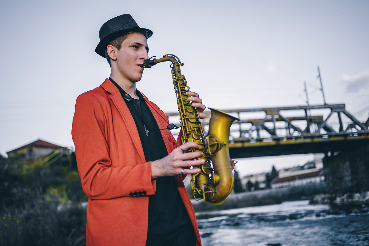 挪威威萨克斯女王吹奏的萨克斯是什么牌子