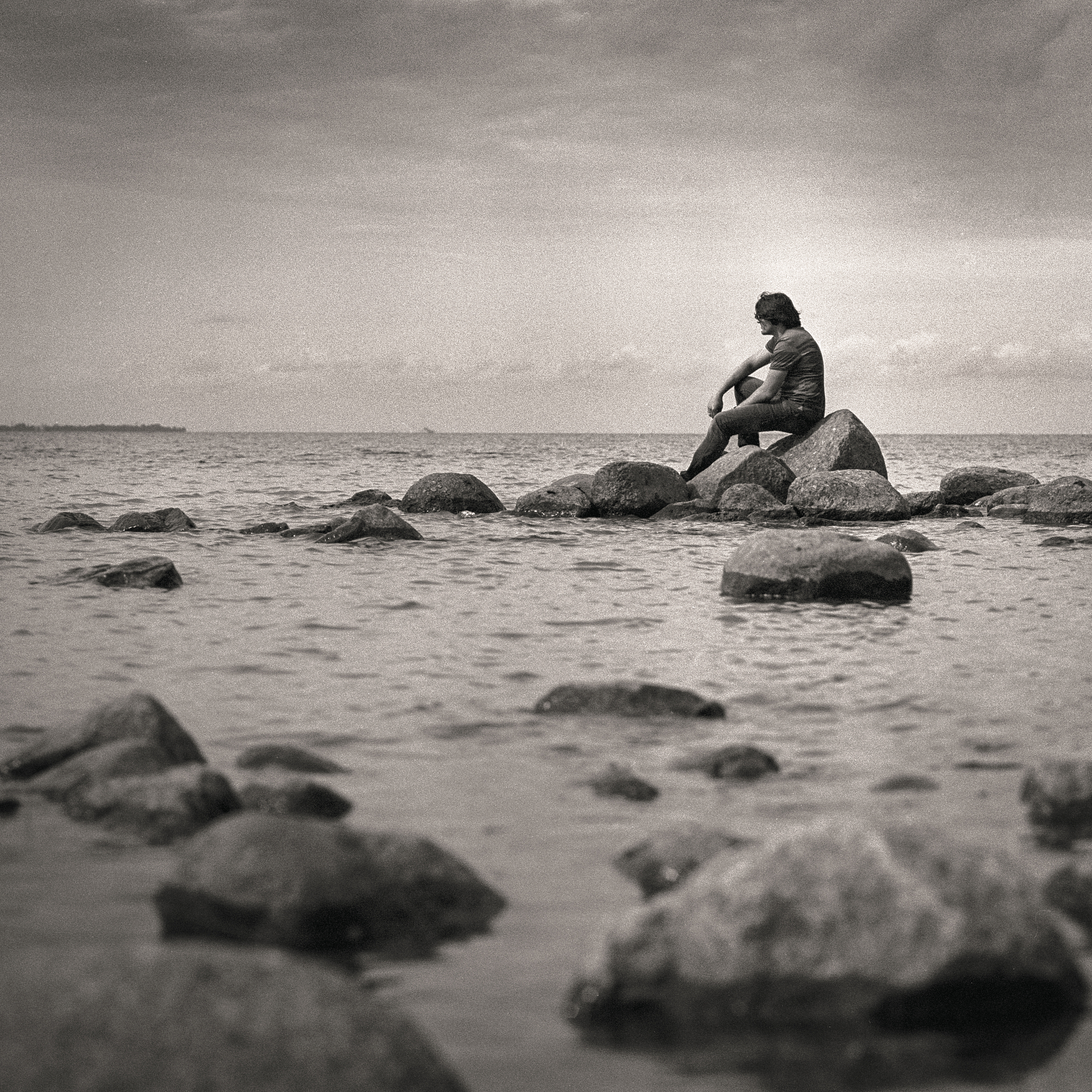 《老人与海》的当代价值：硬汉精神的启示