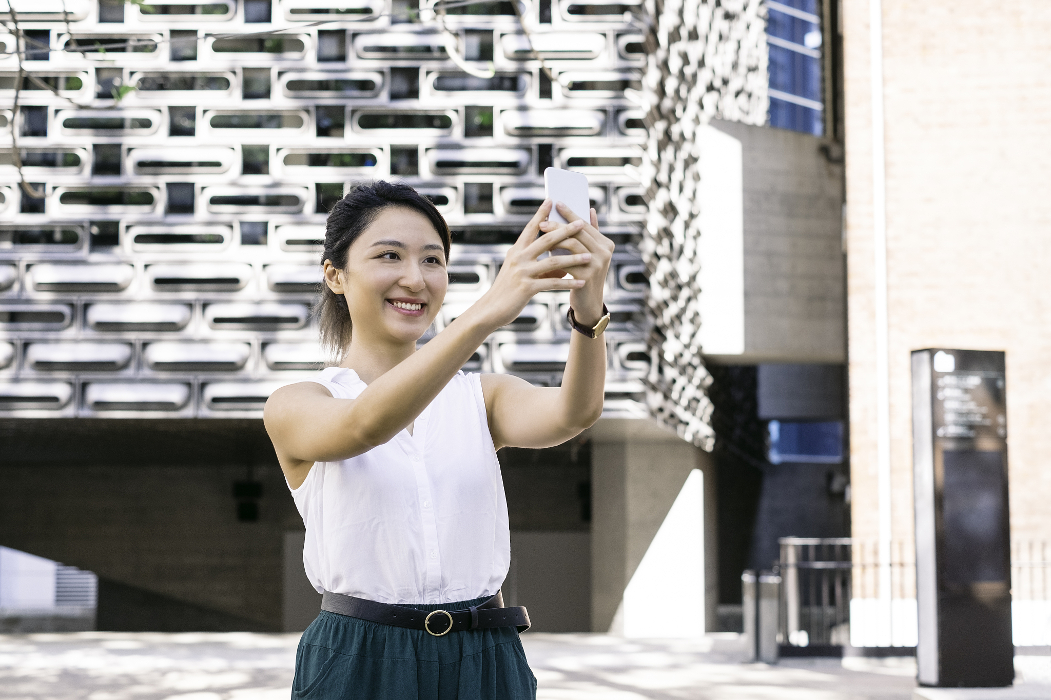 一个女孩18岁如何保持自信？